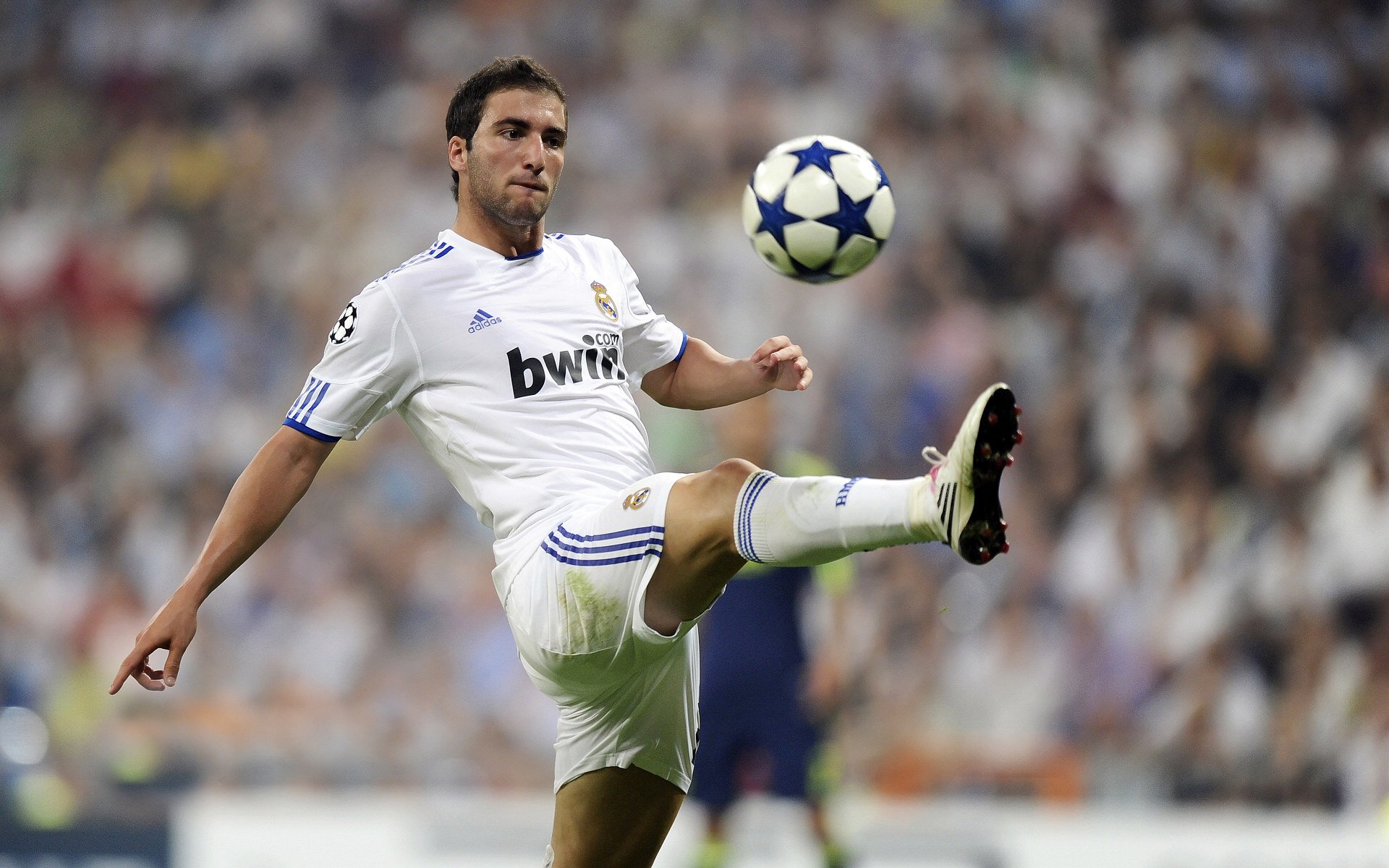 萨拉赫焦点对战，内马尔与80激战老鹰分钟，夺冠胜负难料！上演精彩一战